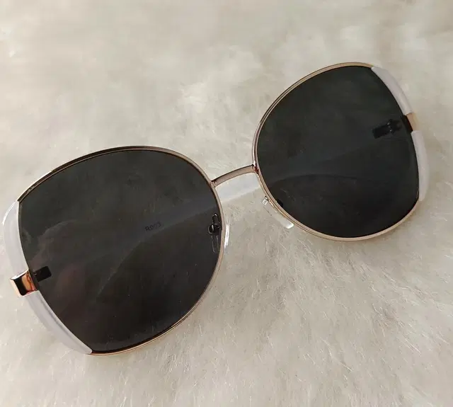 UV Protected Stylish Sunglass for Women (Multicolor)