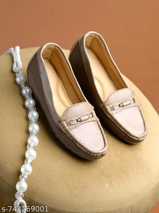 Shoetopia Girls Casual Shoes Cream (3.0)