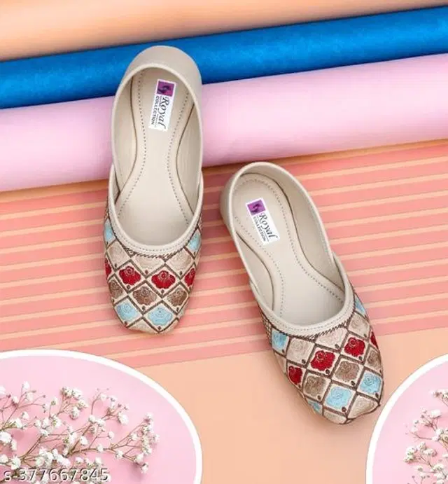 Juttis for Women (Cream, 4)