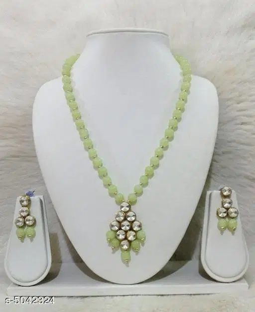 New Designer Kundan Necklace for Woman With Earring, Green