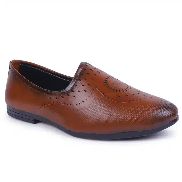 Juttis for Men (Tan, 6)