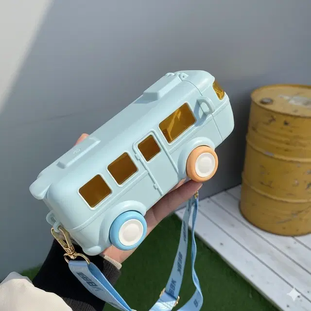 Plastic Bus Shape Sipper Bottle for Kids, Multicolor (1000 ml)