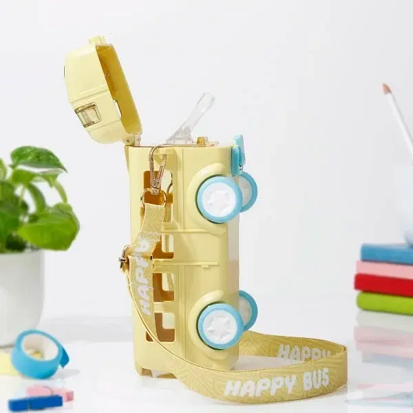 Plastic Bus Shape Sipper Bottle for Kids, Multicolor (1000 ml)