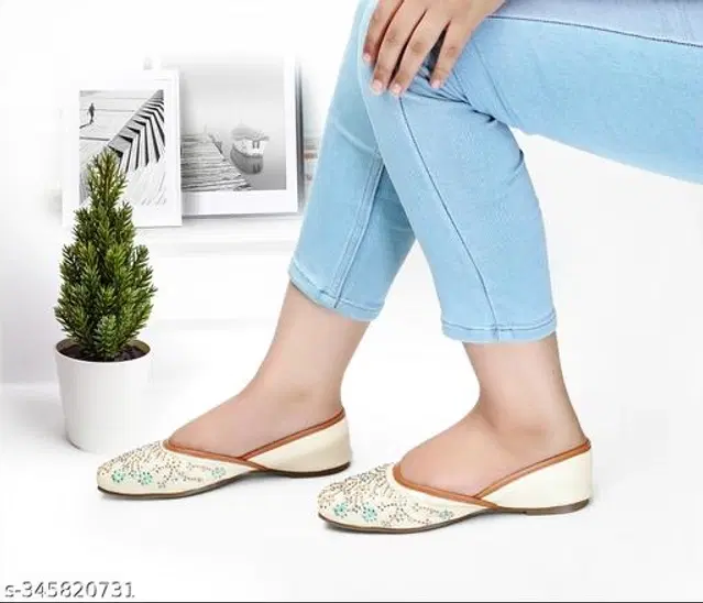 Juttis for Women (Cream, 5)