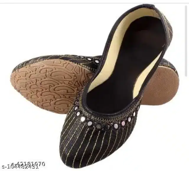 Juttis for Women (Black, 4)