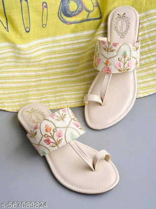 Shoetopia Girls Embellished Flat Sandals Cream Size 7.0