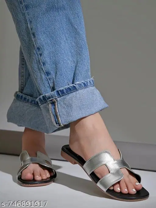 Shoetopia Flat Silver Size 4.0
