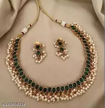 Emerald Green Stone & Pearl Cluster Necklace Set