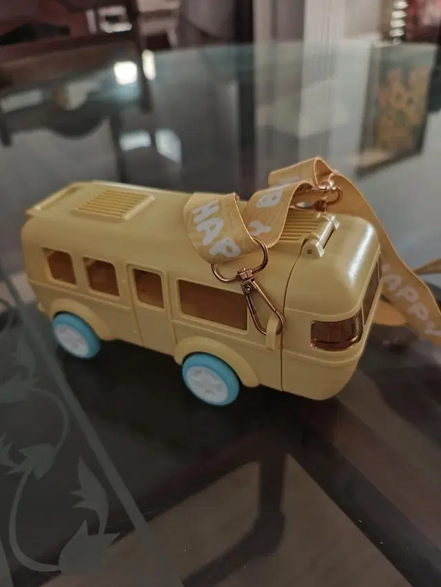 Plastic Bus Shape Sipper Bottle for Kids, Multicolor (1000 ml)