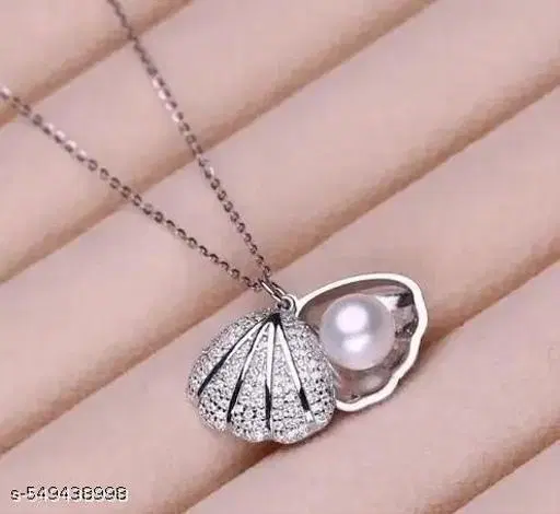 Sea Shell Necklace with a pearl