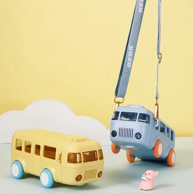 Plastic Bus Shape Sipper Bottle for Kids, Multicolor (1000 ml)