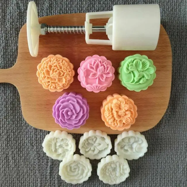Plastics Moon Cake Moulds With 5 Press Stamps, Multicolour, Set of 1