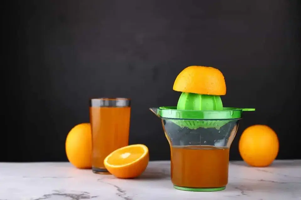 Shopeleven Shopeleven Plastic Hand Juicer, Pack of 1, Green