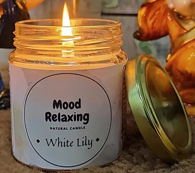 Floish Decor Premium White Lily Scented Mood Relaxing Candle