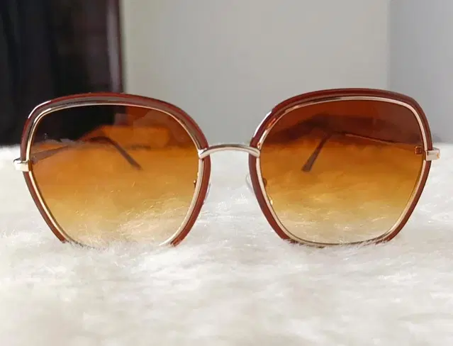 UV Protected Stylish Sunglass for Women (Brown)