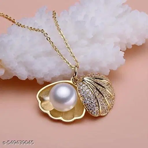 Sea Shell Necklace with a pearl