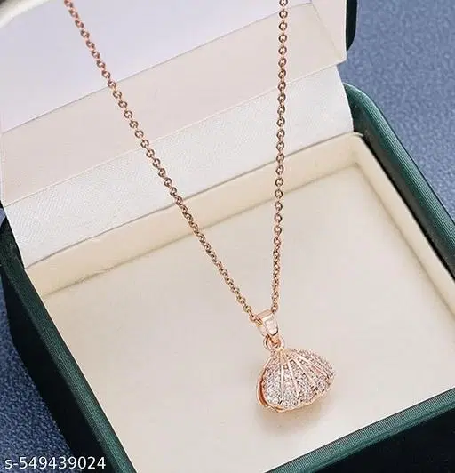 Sea Shell Necklace with a pearl