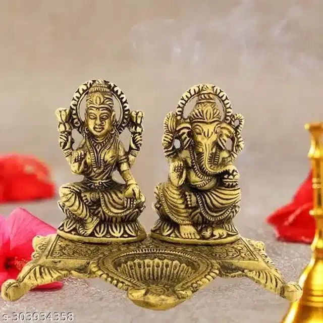 Metal Decorative Showpiece, Gold