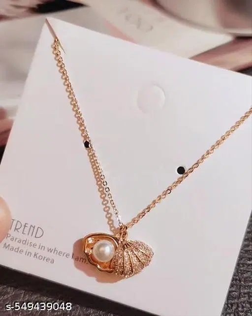 Sea Shell Necklace with a pearl
