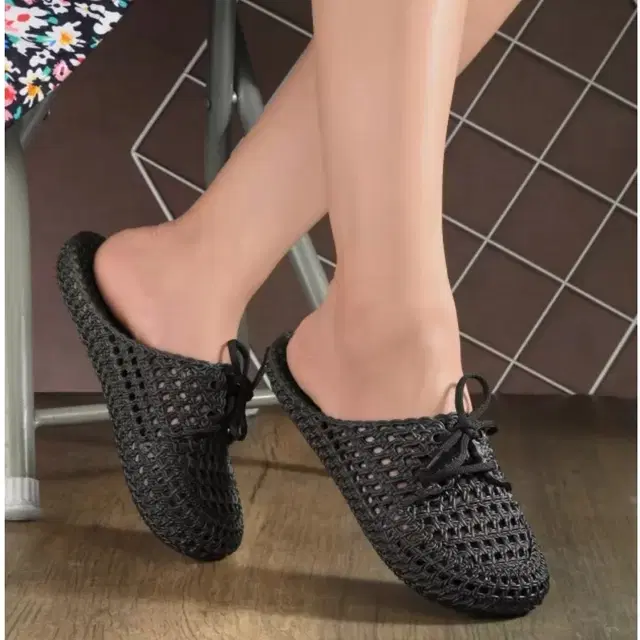 Sliders for Women (Black, 8)