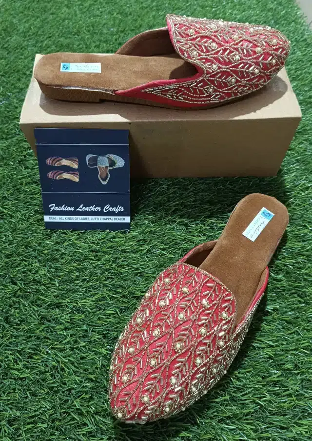 Mojaris for Women (Red, 6)