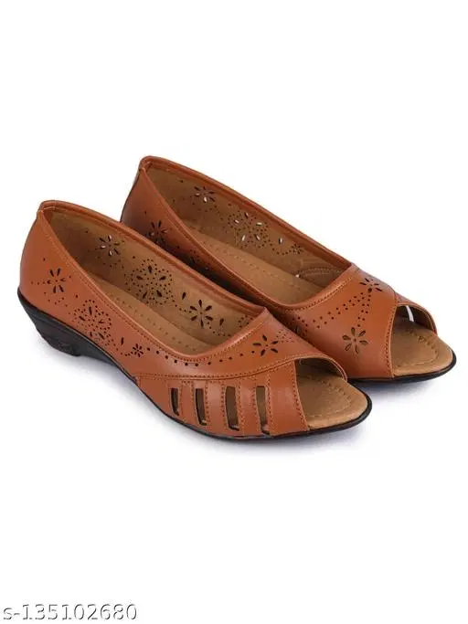 Juttis for Women (Tan, 6)