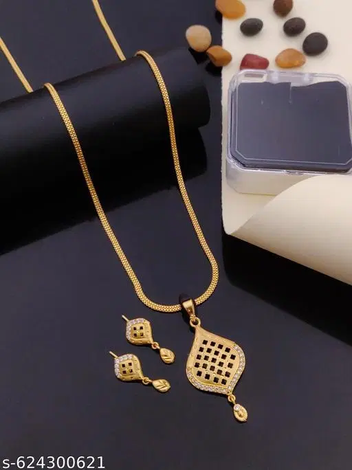 Pendant with Chain for Women (Gold)