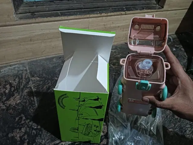 Plastic Bus Shape Sipper Bottle for Kids, Multicolor (1000 ml)