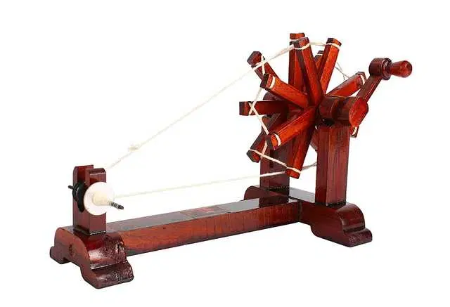 Wooden Gandhi Charkha Showpiece Home Decor Handicraft, 23 X 14 X 12.5 Cm, Brown, D-129